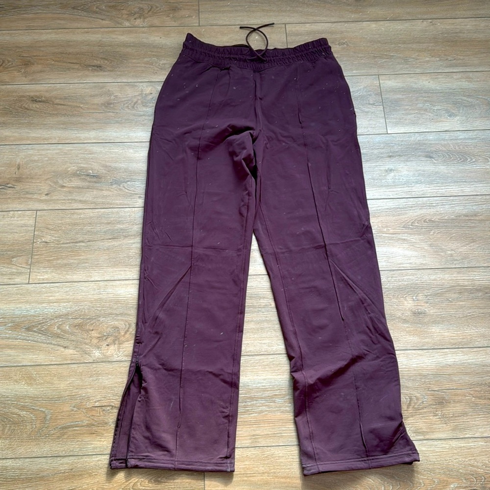 Lululemon pants with zip and pockets